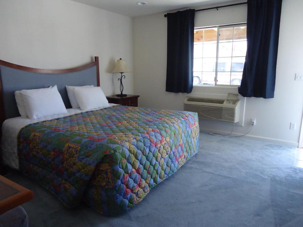 نيدلز River Valley Inn الغرفة الصورة